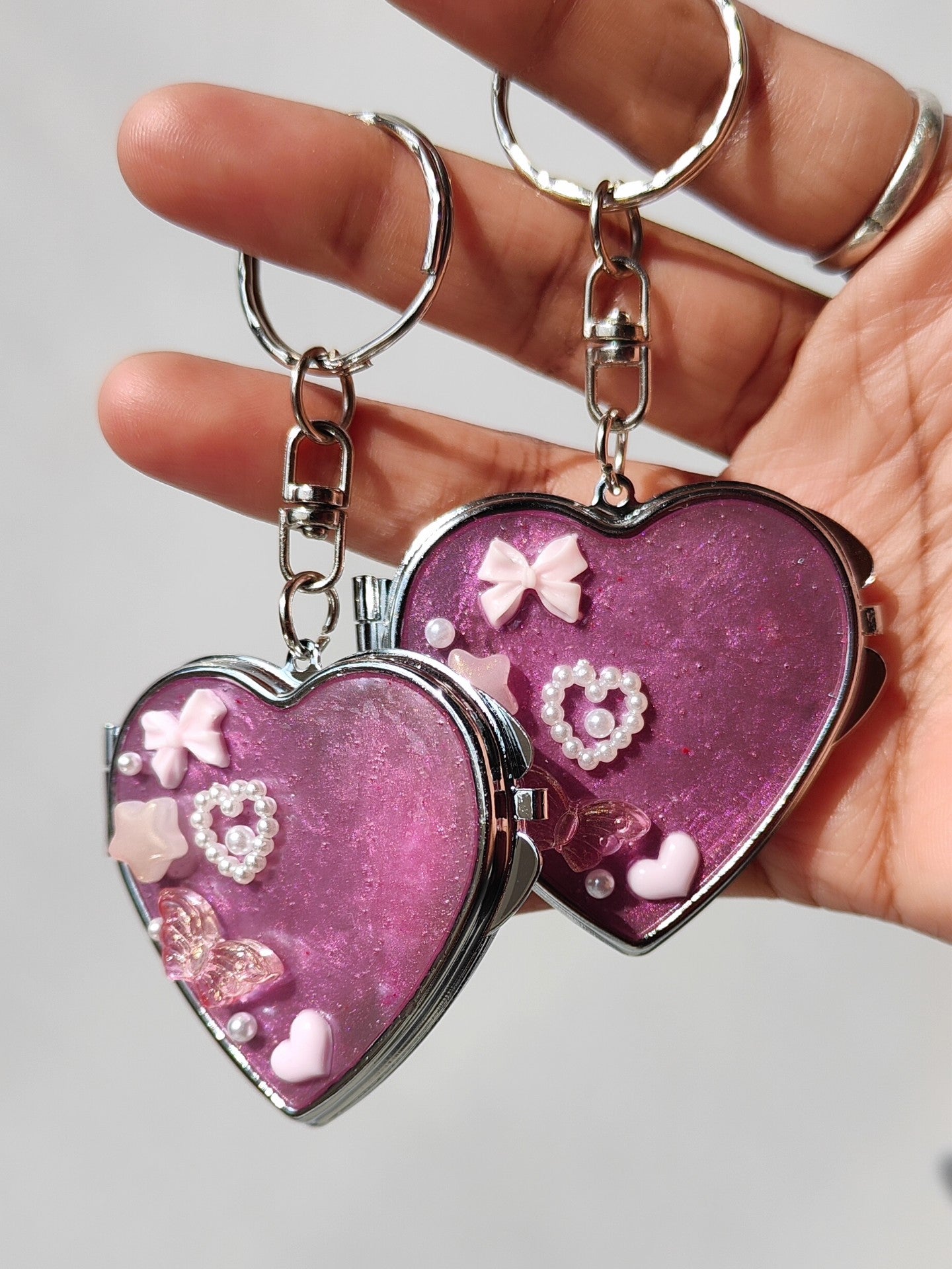 Pretty little mirror keychain 🎀
