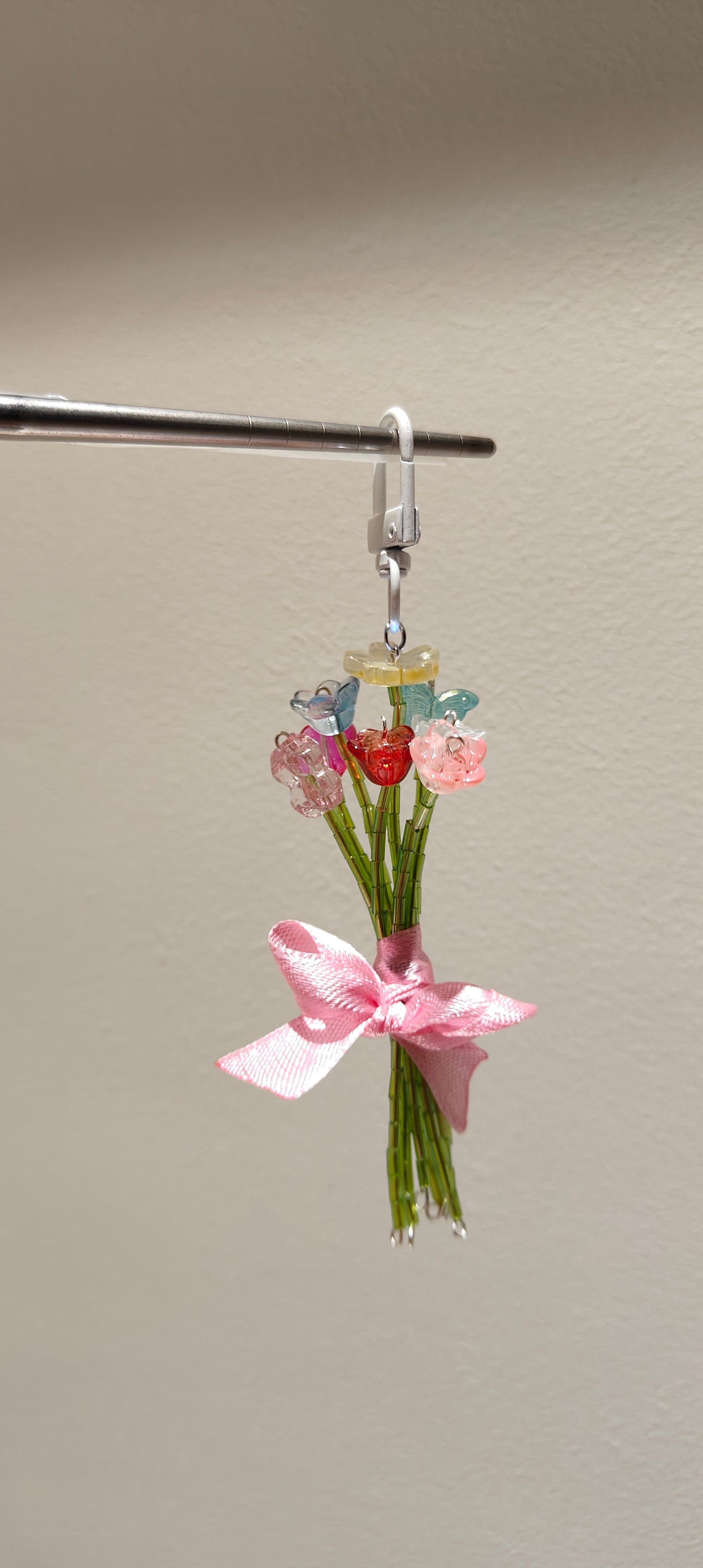 Bouquet Bagcharm 2.0 💐 (Random colors)