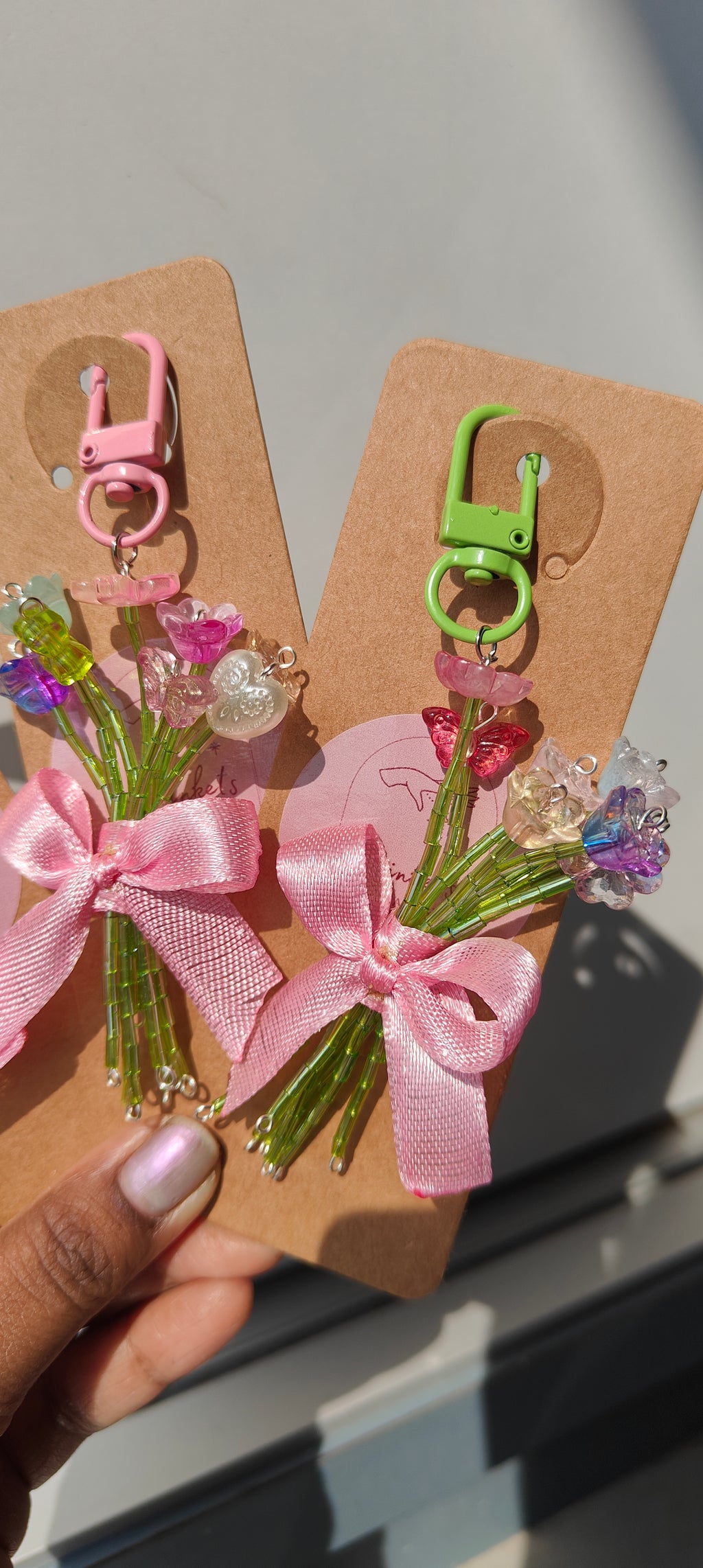 Bouquet Bagcharm 2.0 💐 (Random colors)