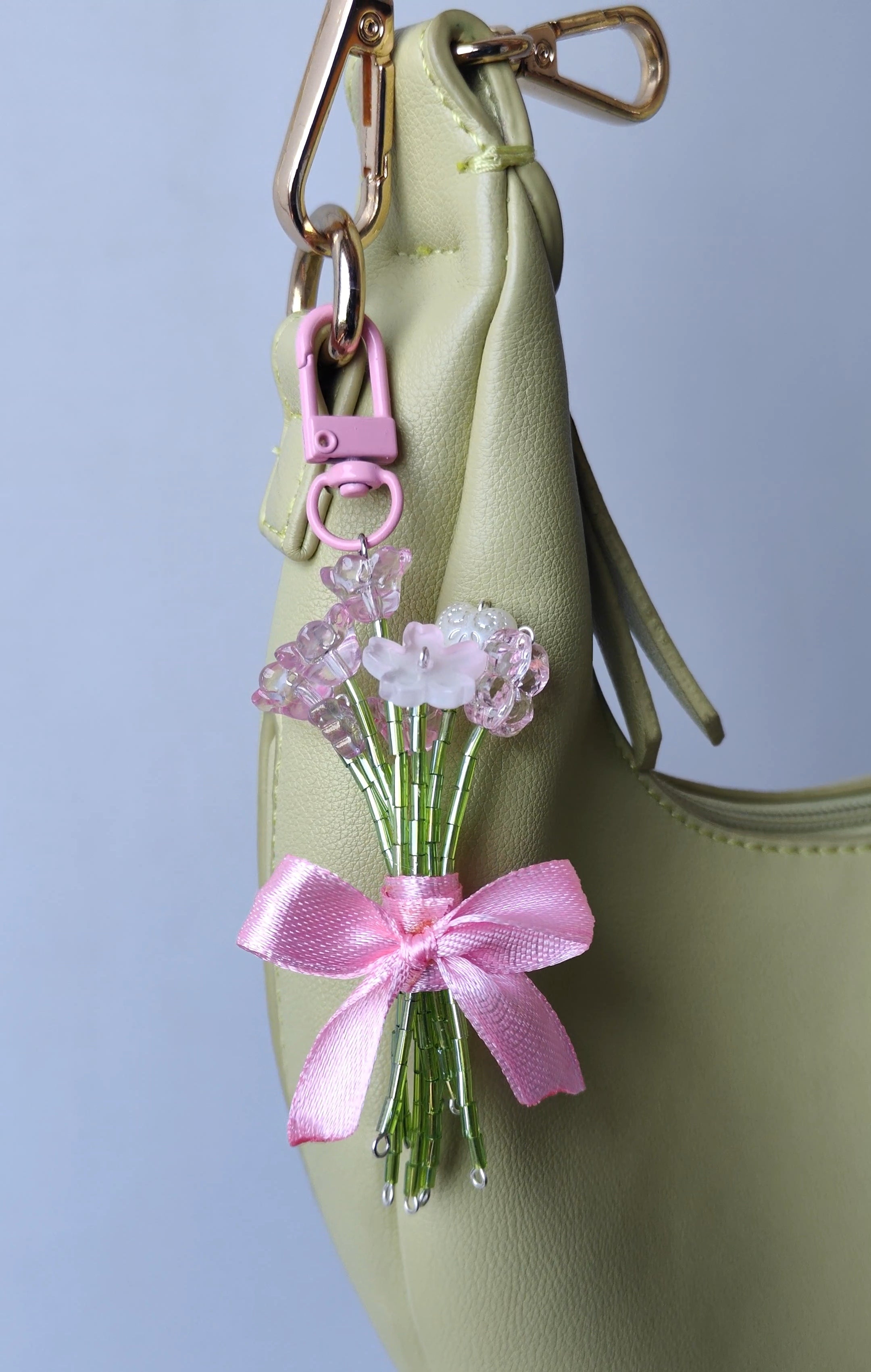 Bouquet Bagcharm 2.0 💐 (Random colors)